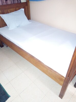 1 bedroom, premium bedding, iron/ironing board, free WiFi - Mali Guest House (Mombasa)