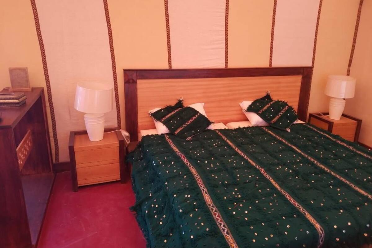 1 bedroom, premium bedding, cribs (free), rollaway beds (free)