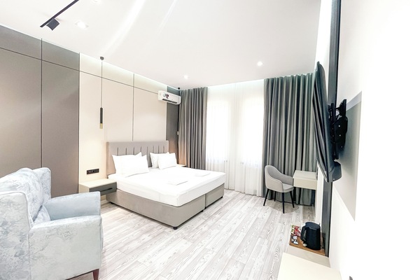 In-room safe, individually decorated, individually furnished, desk