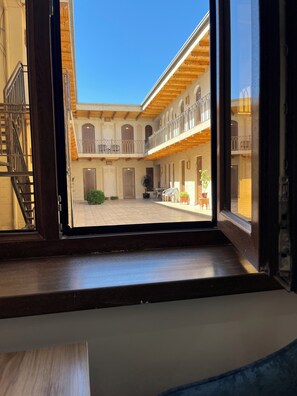 Caixa forta a l'habitació, decoració individual i mobiliari individual 