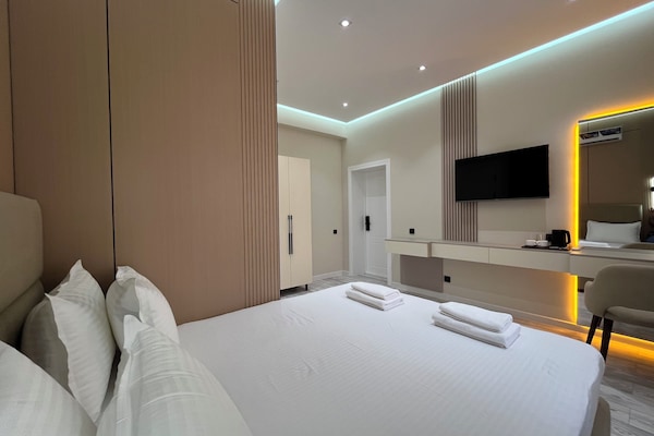 Habitación doble Prestigio | Caja de seguridad en la habitación y decoración personalizada