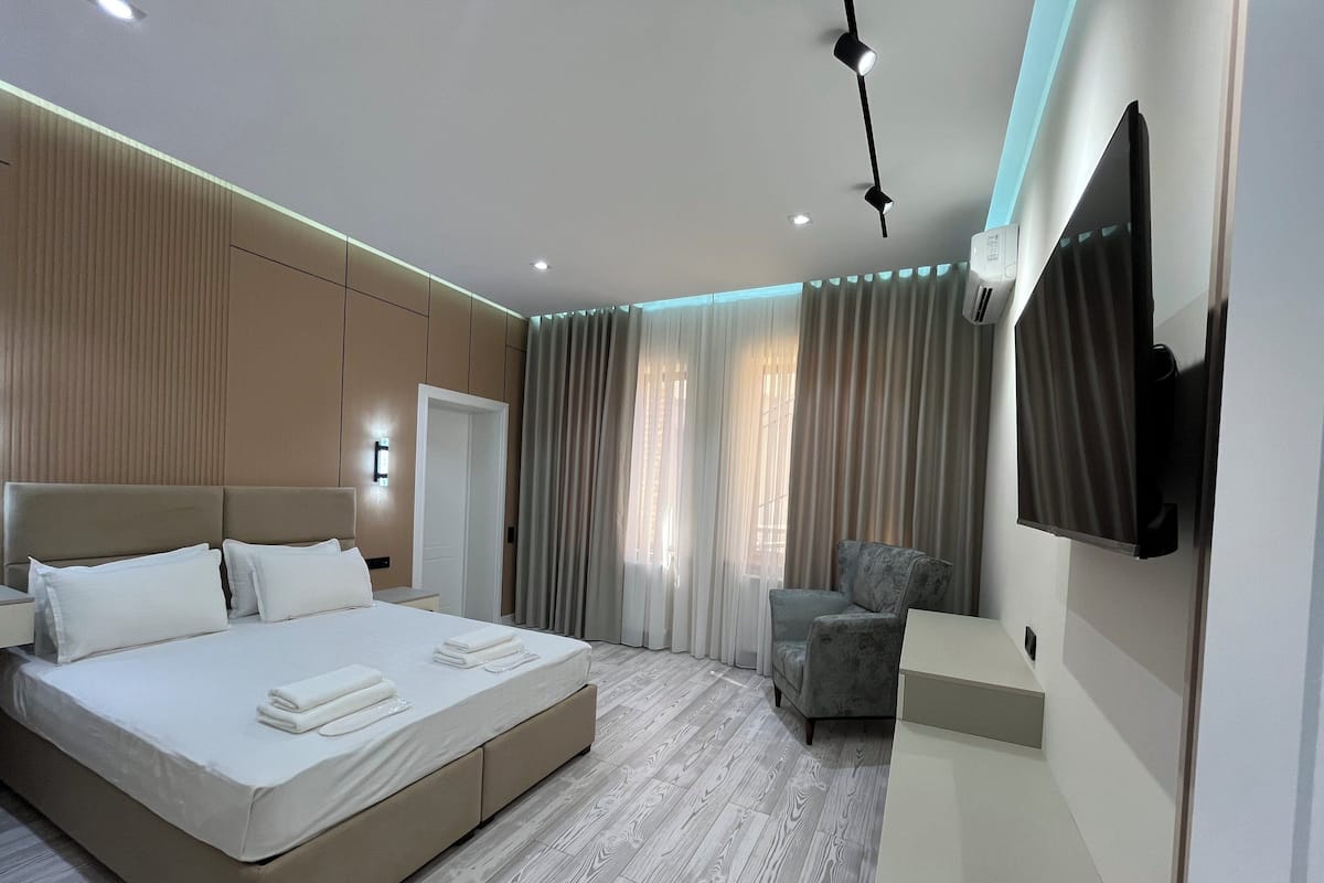 Signature Double Room | In-room safe, individually decorated, individually furnished, desk