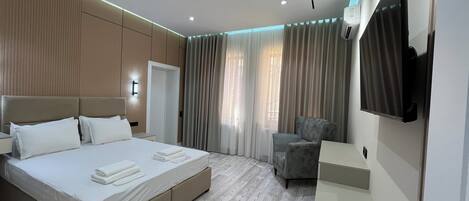 Signature Double Room | In-room safe, individually decorated, individually furnished, desk