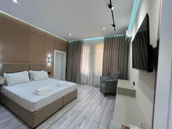 Habitació doble destacada | Caixa forta a l'habitació, decoració individual i mobiliari individual 