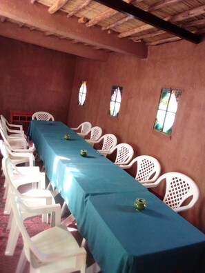 Frokost, lunsj og middag serveres, marokkanske retter 