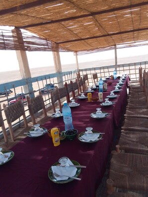 Terrace/patio - Titanic Iriki Hôtel Restaurant (M'Hamid El Ghizlane)