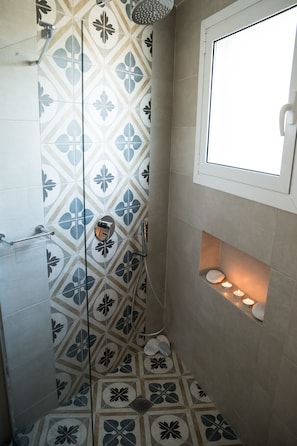 Apartment, 2 Bedrooms (A1) | Bathroom | Shower, hair dryer, towels