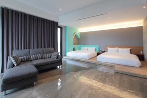 Quarto quádruplo (D) | Cortinas blackout, berços grátis, Wi-Fi de cortesia, roupa de cama