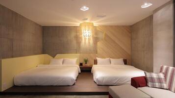 Quadruple Room (E) | Blackout curtains, free cots/infant beds, free WiFi, bed sheets