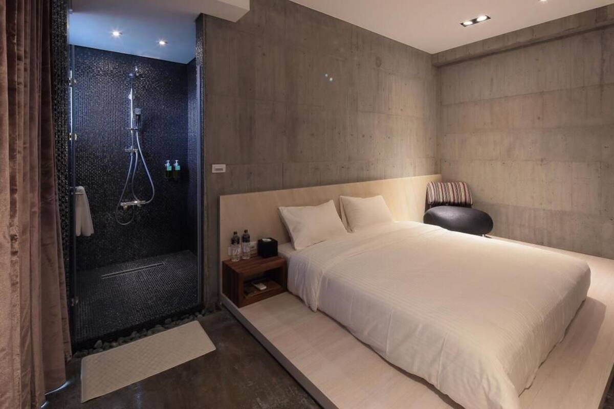 Double Room (B) | Blackout drapes, cribs (free), WiFi (free), bed sheets