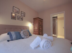 2 habitaciones, tabla de planchar con plancha, wifi y ropa de cama 