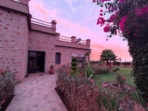 Property grounds - Luxury villa with private pool not overlooked. (Fès)