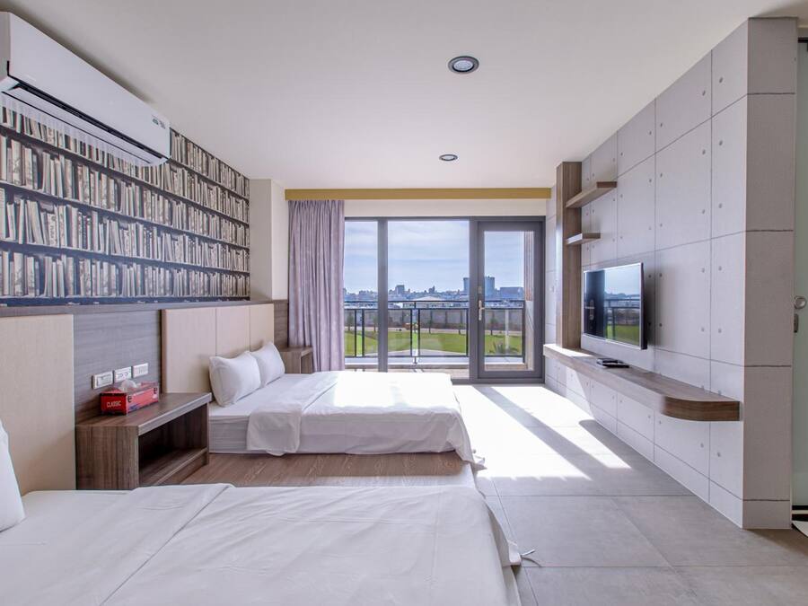 Panoramic Quadruple Room | Desk, blackout curtains, soundproofing, free WiFi