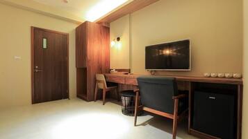 Familiekamer (8301) | Een bureau, verduisterende gordijnen, geluiddichte muren, gratis wifi