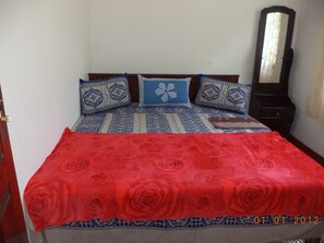 3 chambres, coffres-forts dans les chambres, bureau, rideaux occultants