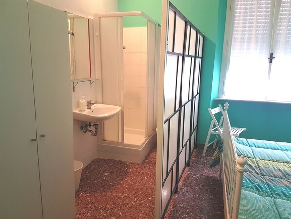 Standard Quadruple Room, Shared Bathroom, City View