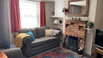 TV, fireplace