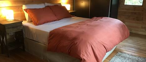 2 bedrooms, WiFi, bed sheets