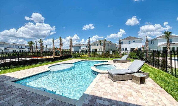 A heated pool - Modern Abode with Private Pool and Spa in Encore (Kissimmee)
