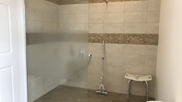 Luxury-Apartment, 1 Schlafzimmer, Nichtraucher, Kochnische (Handel) | Badezimmer | Dusche, Hydromassagedusche, Haartrockner, Fußbodenheizung (Badezimmer)