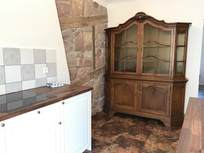 Apartamento superluxo, 2 quartos, para não fumantes, cozinha (Corelli) | Cozinha privada | Geladeira, micro-ondas, cooktop, lava-louças