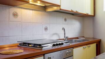 Fridge, oven, highchair, cookware/dishes/utensils