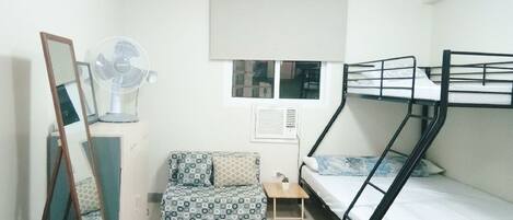 1 habitación y ropa de cama