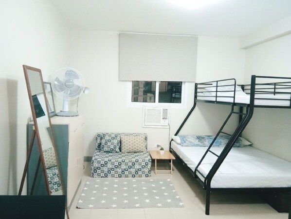 1 bedroom, bed sheets