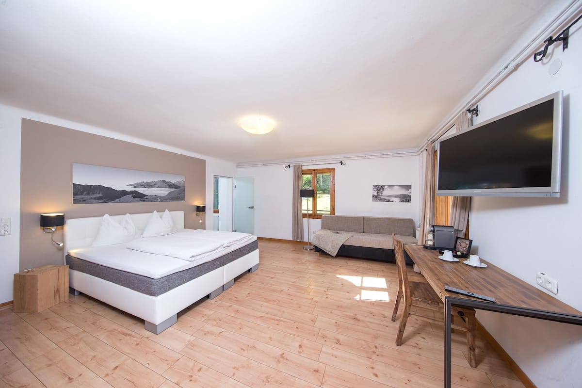 Cots/infant beds, free WiFi, bed sheets