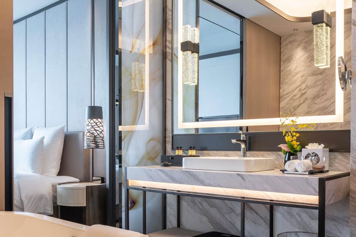1 Schlafzimmer, hochwertige Bettwaren, Daunenbettdecken