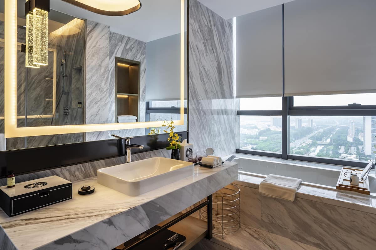 1 Schlafzimmer, hochwertige Bettwaren, Daunenbettdecken