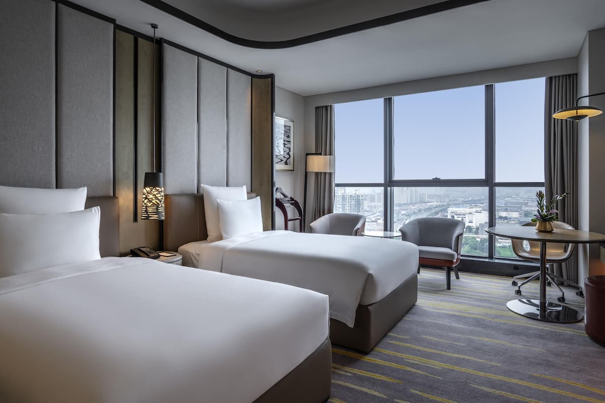 Hochwertige Bettwaren, Daunenbettdecken, Pillowtop-Betten, Minibar