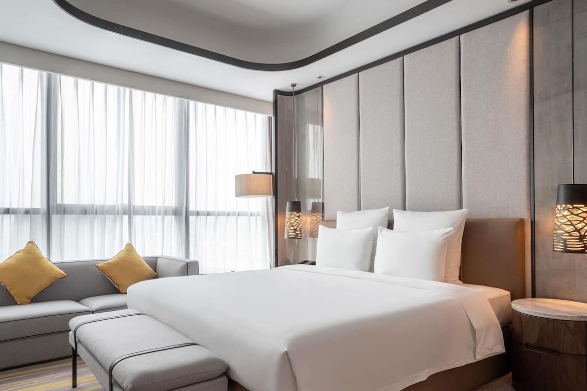 Deluxe Suite, 1 King Bed, Club Lounge Access | 1 bedroom, premium bedding, down comforters, pillowtop beds
