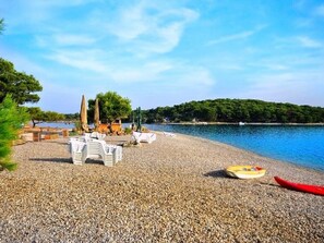 Beach nearby, sun loungers - Luxury app Marin - terrace, garden, bbq, near beaches, parking, Pomer (Pomer)