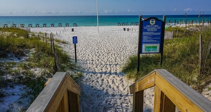 1st Floor Crystal Beach Condo! Steps to Beach, Pool, Hot Tub, Poolside Patio.