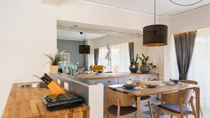 Dining - Stylish central apartment in Rhodes City - 5 mins to Old City & the beach (Rhodes)
