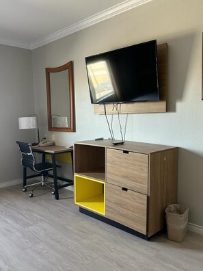 Individually furnished, desk, blackout curtains, iron/ironing board - Days Inn by Wyndham Copperas Cove (Copperas Cove)