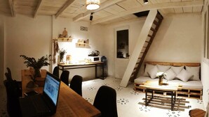 Coin salon dans le hall