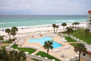 Een verwarmd zwembad