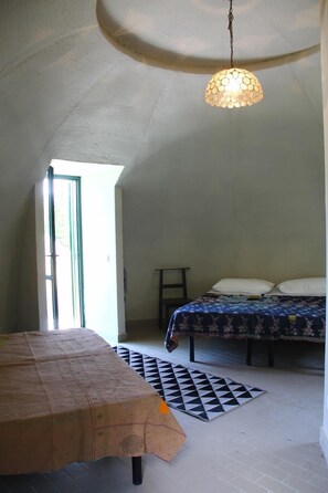 Desk, soundproofing, bed sheets - Astrocamp (Verghereto)