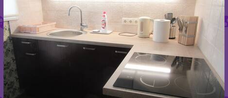 Refrigerador, microondas, horno, placa de cocina