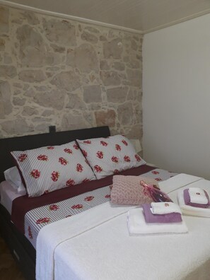 2 間睡房、熨斗/熨衫板、可攜式嬰兒床、免費 Wi-Fi