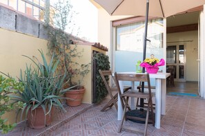 Outdoor dining - Galtelli the village of Canne al Vento (Galtellì)