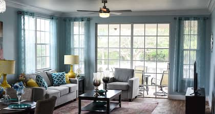 Cozy, colorful condo in The Bahamas
