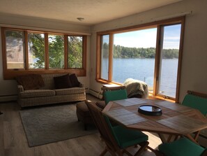 Tv, tv-spel, dvd-spelare och böcker