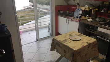 Microwave, oven, coffee/tea maker, toaster
