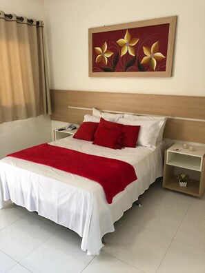 Quadruple Room | Minibar, desk, free WiFi, bed sheets - Pousada Lunara (Jequie)