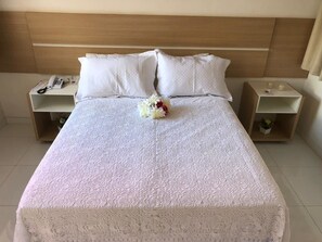 Double Room | Minibar, desk, free WiFi, bed sheets - Pousada Lunara (Jequie)