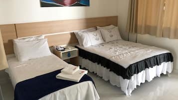 Habitación triple | Minibar, wifi gratis y ropa de cama