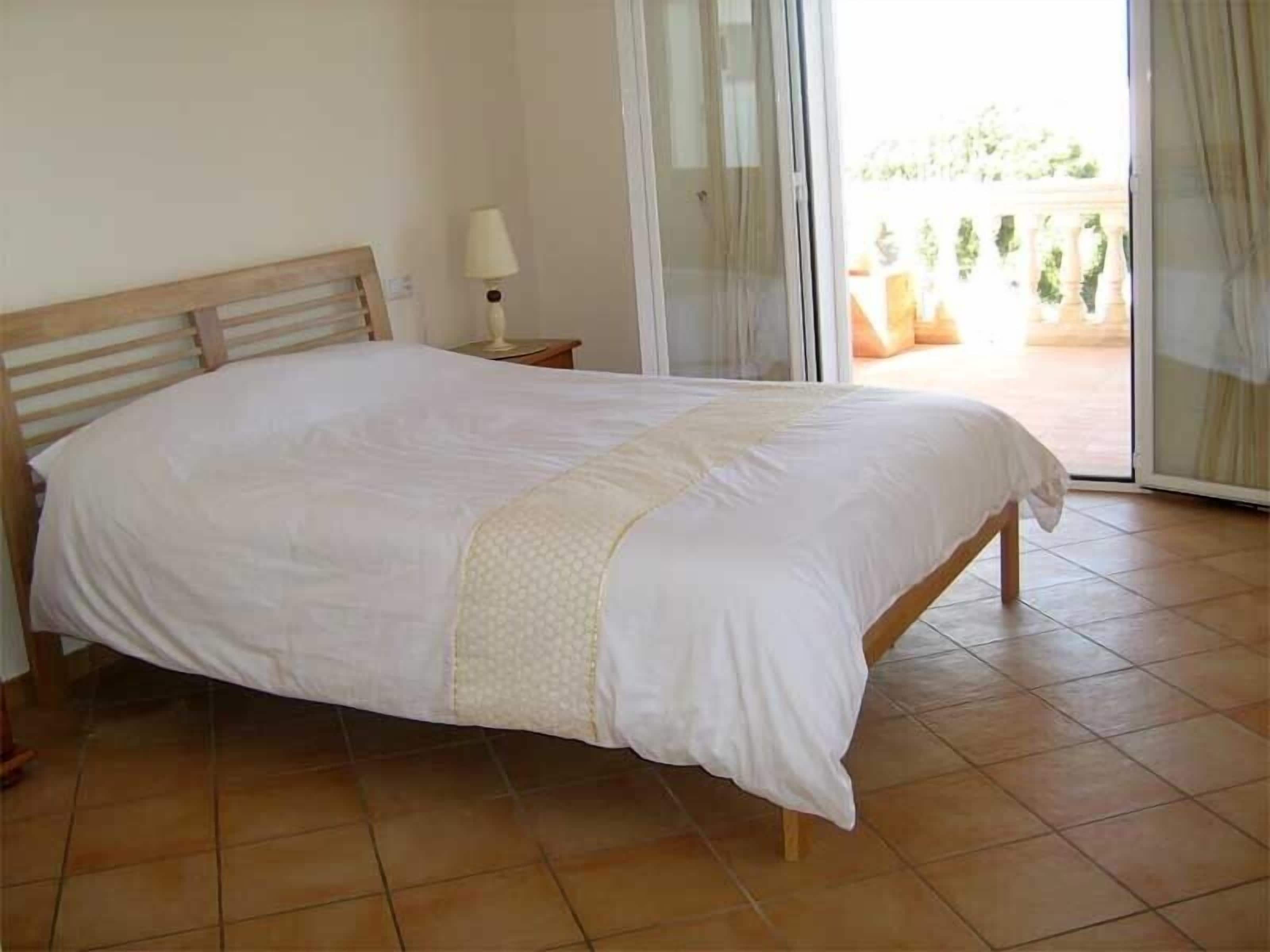 4 slaapkamers, een kluis op de kamer, een strijkplank/strijkijzer